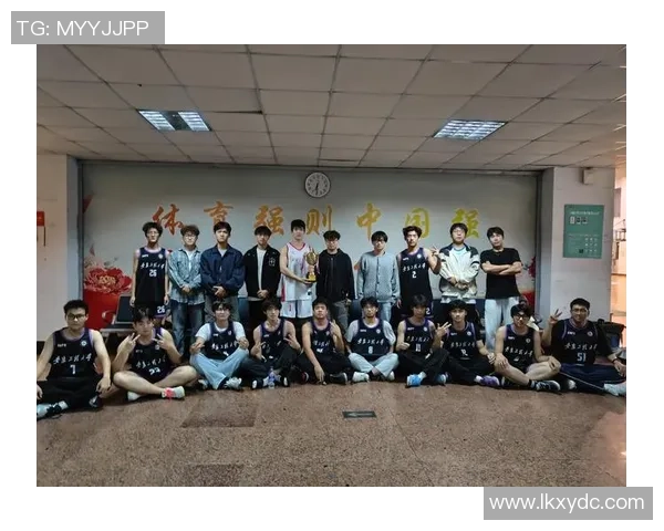 重庆篮球队展现出色团队协作精神助力联赛表现全面提升