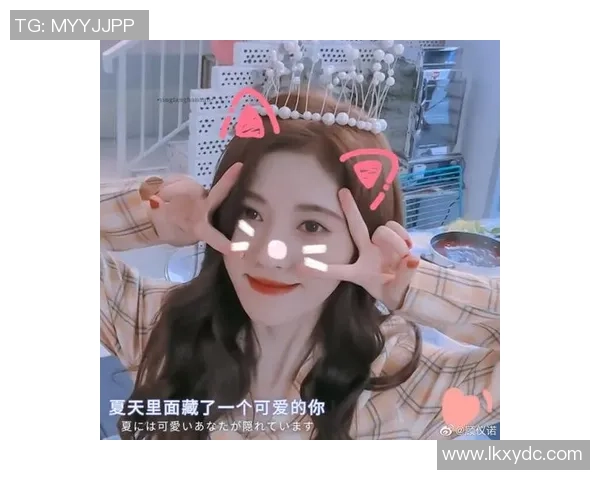 足球明星与可爱女孩的趣味头像分享,尽显青春活力与运动魅力